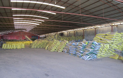 發(fā)酵曬干的干雞屎糞便有機肥料